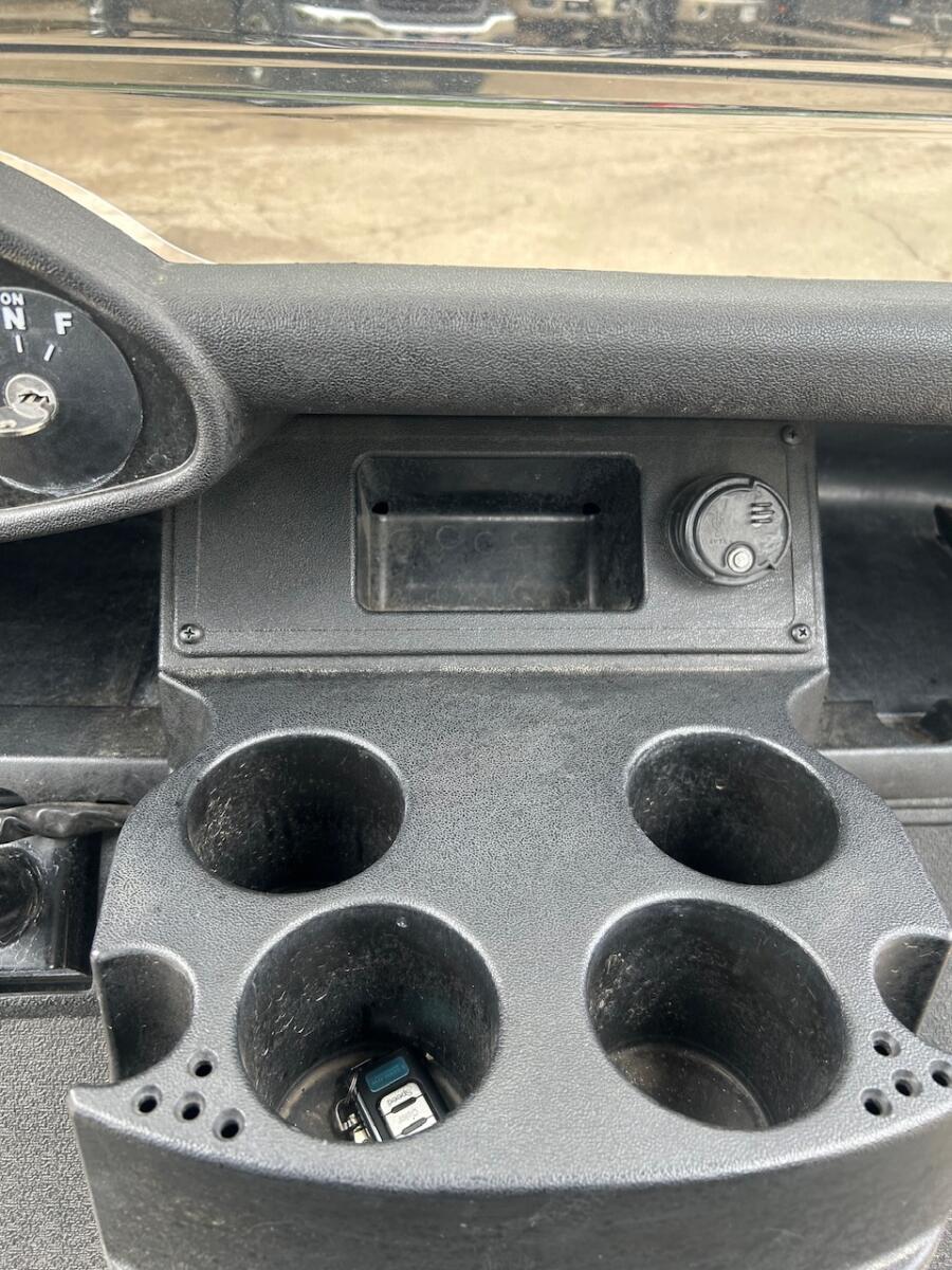 2018 EZ-GO RXV •Elite Lithium battery cart - Image 2