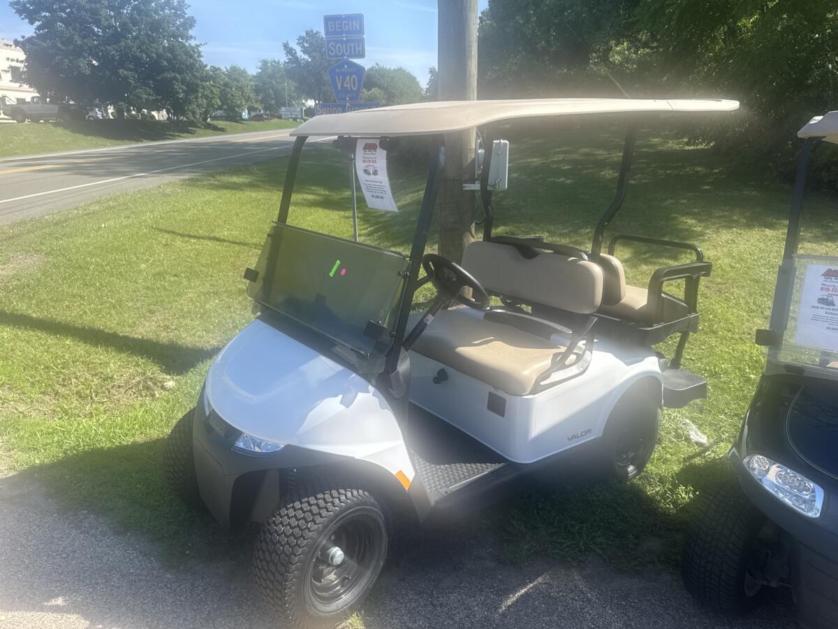 New 2025 Ez-Go Valor 4 Gas Cart - Image 2
