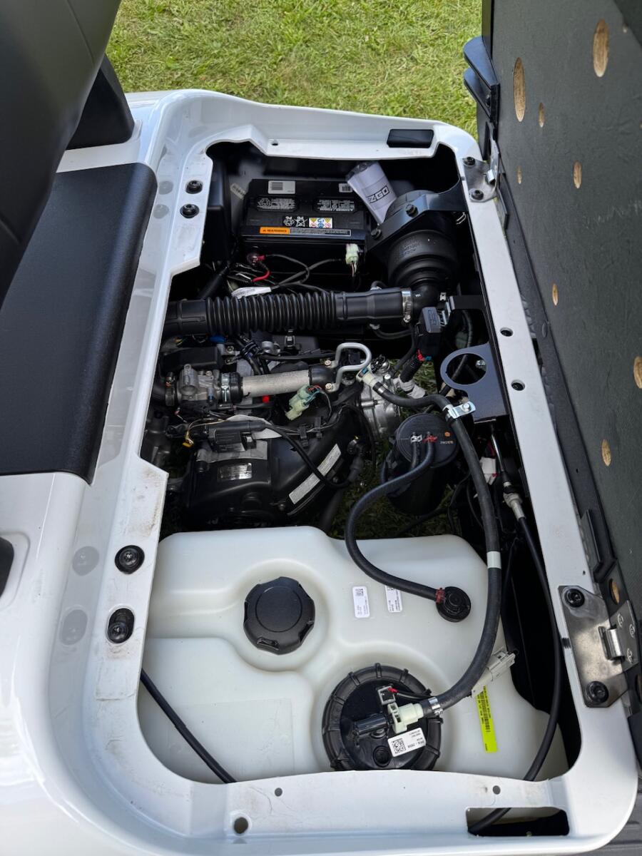 2025 EZ-GO Valor Gas – Cruiser Package - Image 6